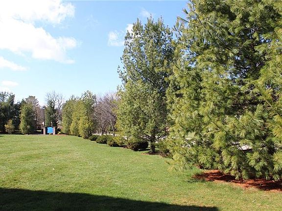 3rd image of 107 Manor View Dr #107