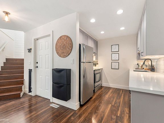 4th image of 123 Laval St #17