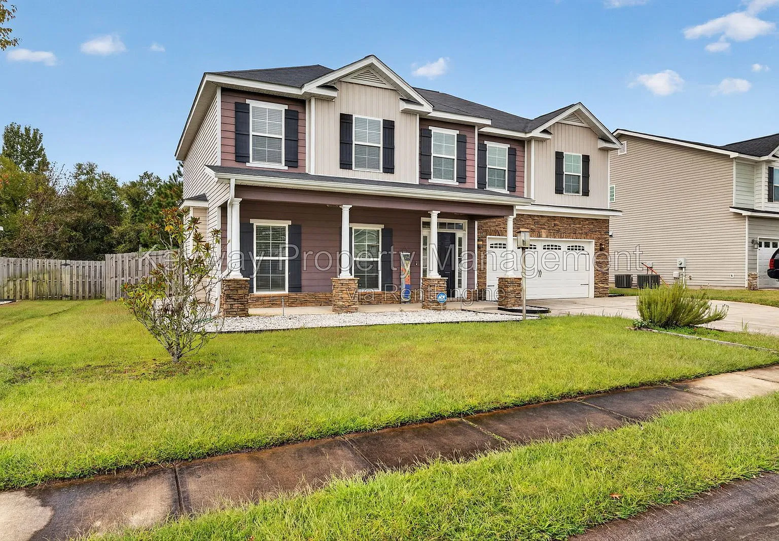 4 bed, 2.5 bath, 2600 sqft, $2,499 — Photo 2