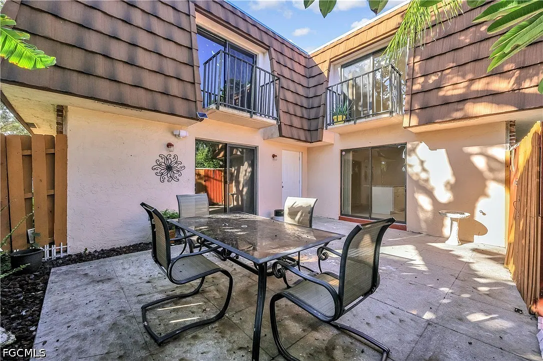 2 bed, 2.5 bath, 1314 sqft, $1,850 — Photo 2