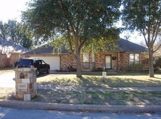 10105 Stoneleigh Dr, Benbrook, TX 76126