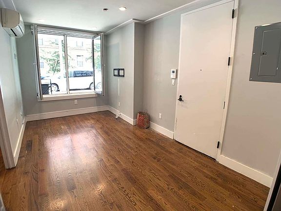 4th image of 50 E 21st St APT 1A