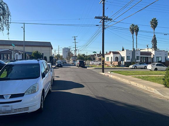 5th image of 807 E Laurel St