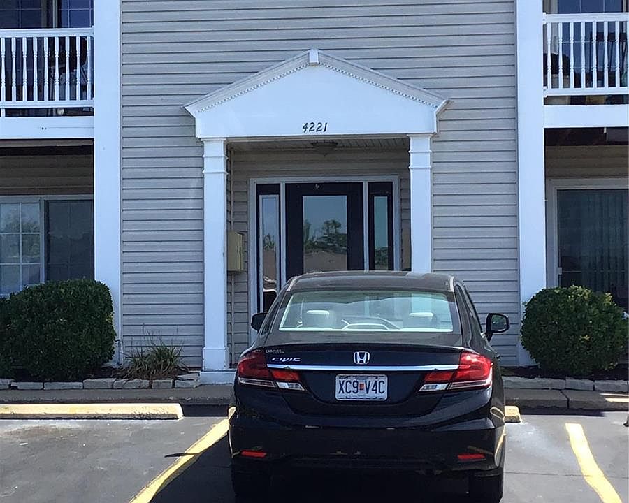 1st image of 4221 Heritage Woods Dr Unit 4221B