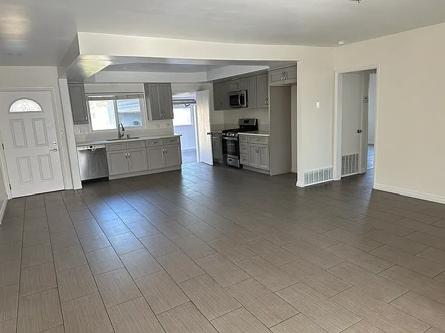 825 N Acacia Ave — Photo 10