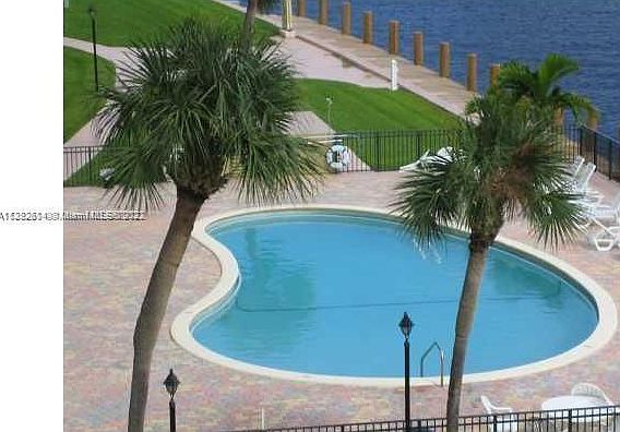 5th image of 301 Golden Isles Dr APT 201