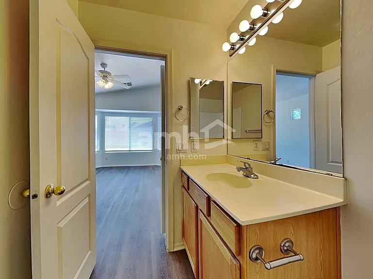 8417 W Hilton Ave — Photo 11