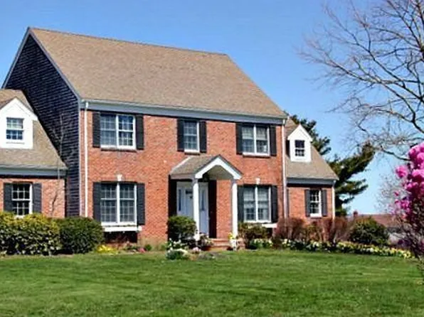 124 Taylor Rd, Portsmouth, RI 02871