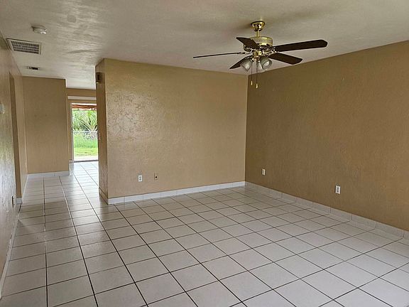4th image of 220 SW 47th Ter