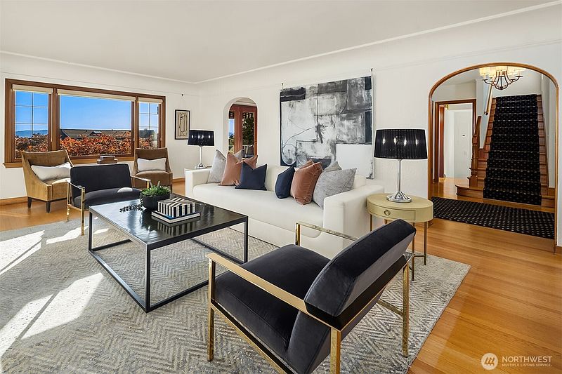 3rd image of 2301 Rosemont Place W