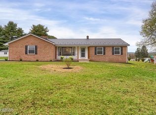 105 Valley View Dr, Jersey Shore, PA 17740