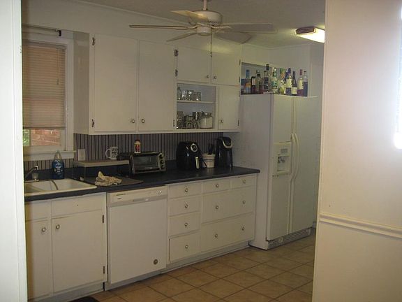 5th image of 2201 Park Ln