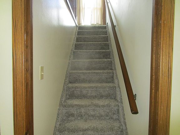 5th image of 647 Arnold Ave
