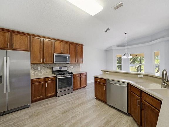 4th image of 514 N Valencia Cir SW