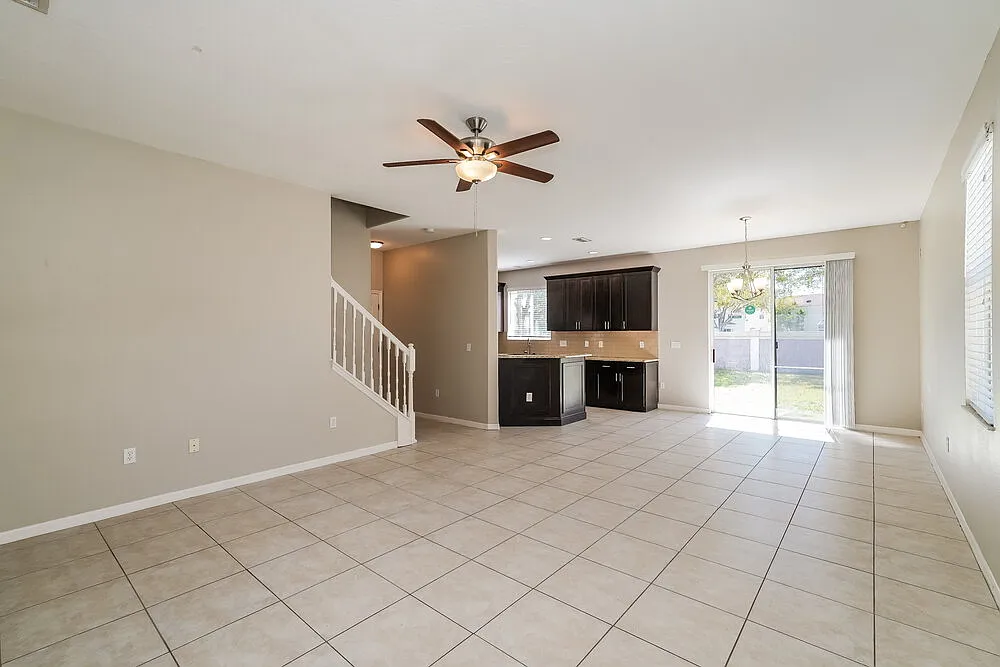 3 bed, 2.5 bath, 1862 sqft, $2,200 — Photo 4