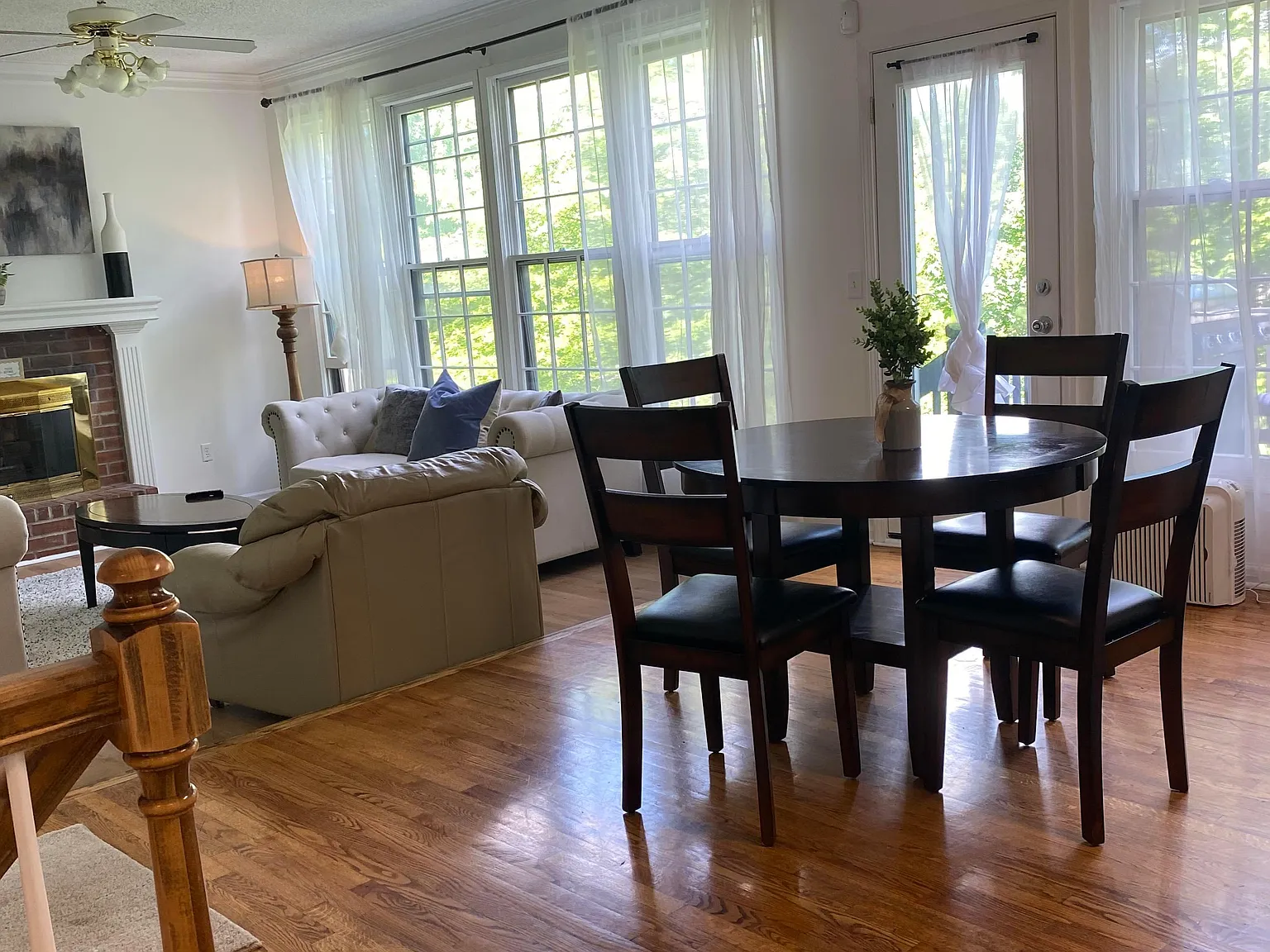 5 bed, 3.5 bath, 3600 sqft, $3,550 — Photo 2