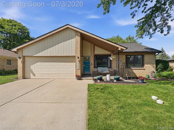 40368 Village Wood Rd, Novi, MI 48375