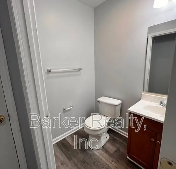 606B E Martin St — Photo 9