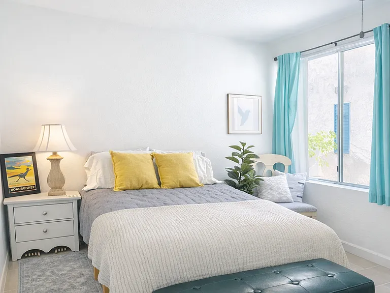 400 N Sunrise Way — Photo 32