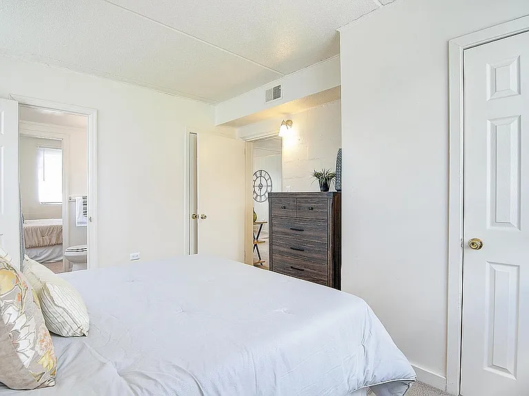 Sedgefield Apartments — Photo 16