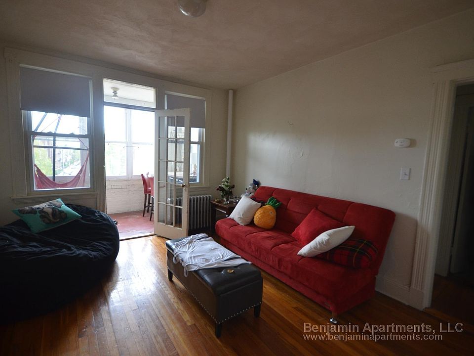 2nd image of 1630 Commonwealth Ave APT 10Q
