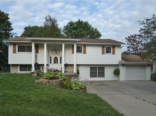 201 E 10th St, Pella, IA 50219