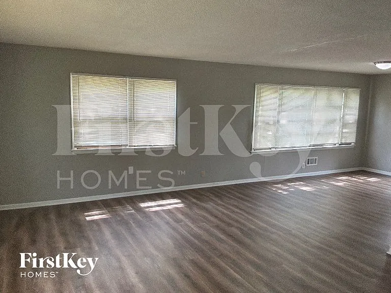10817 E 19th Ter S — Photo 4