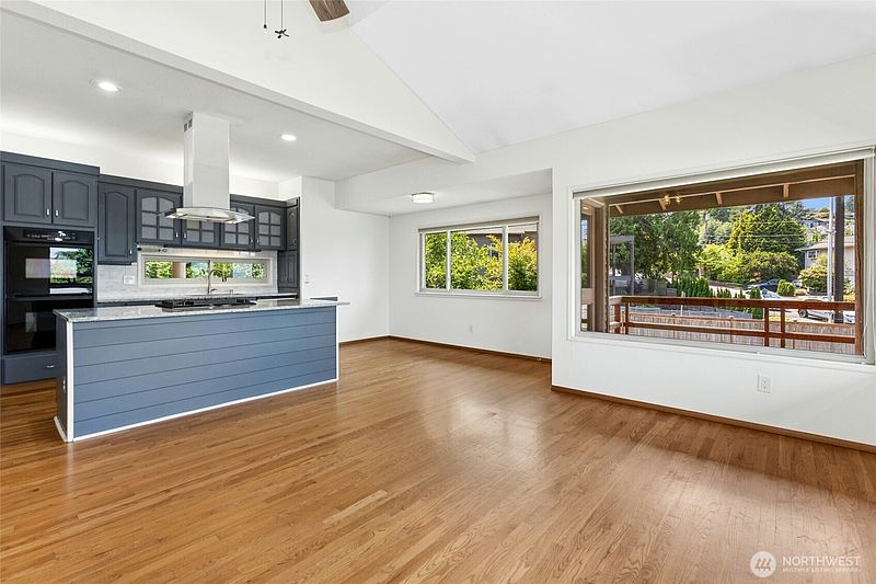 4th image of 4917 Ocean Avenue