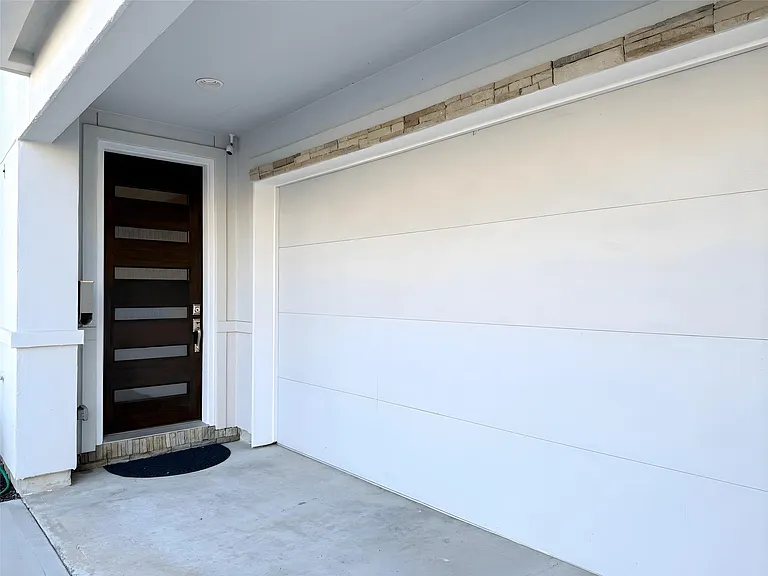 2115 Detering St — Photo 11