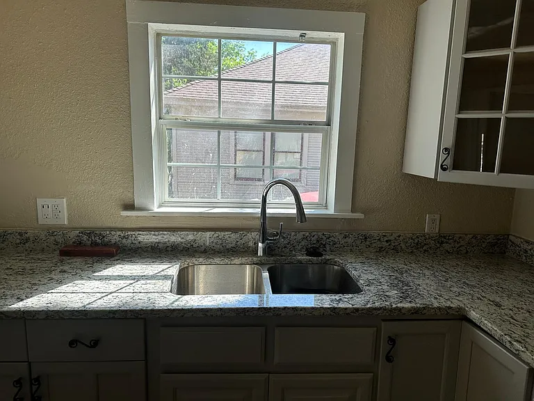 5208 E Side Ave #1 — Photo 5
