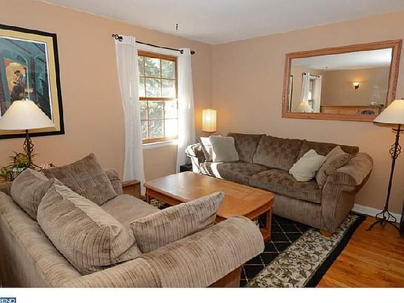 5th image of 822 Lincoln Dr