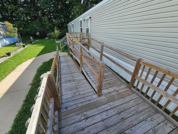 5th image of 160 Gardens Blvd NW