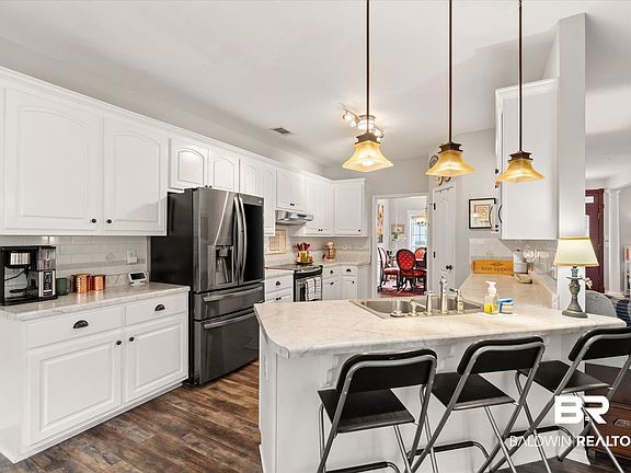 5th image of 104 Victor Cir