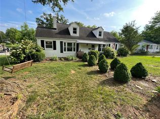 206 E 3rd Ave, Easley, SC 29640