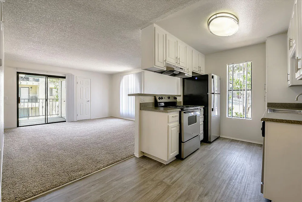 Summit Apartments — Photo 3
