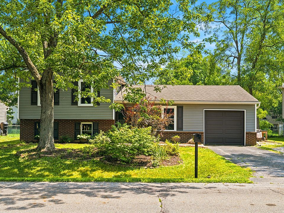 1st image of 682 Hines Rd