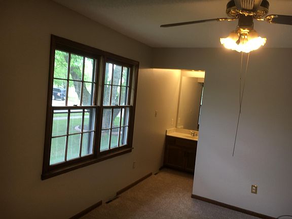 4th image of 9728 Elm Ave