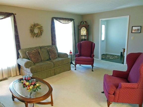 4th image of 922 Cedar Creek Cir
