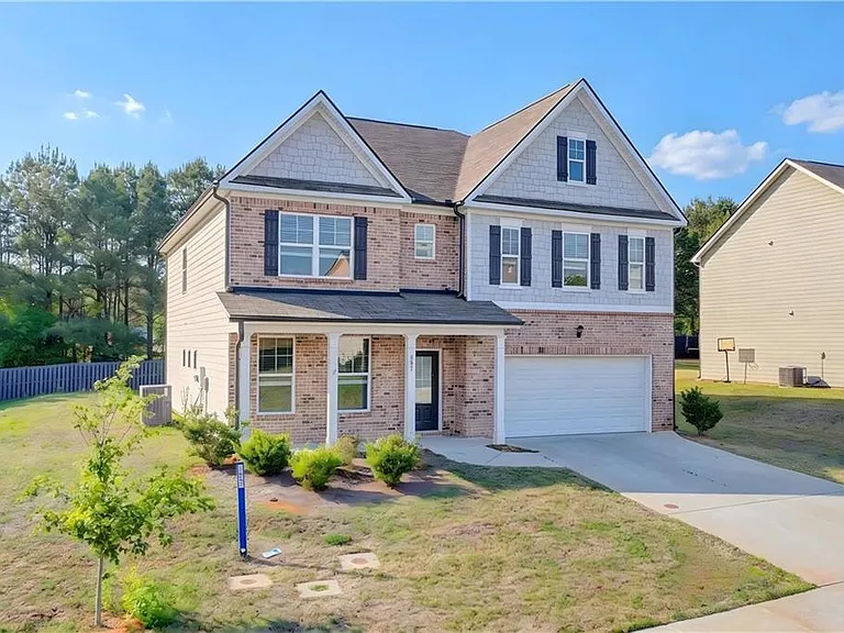 461 Paxton Ln — Photo 2