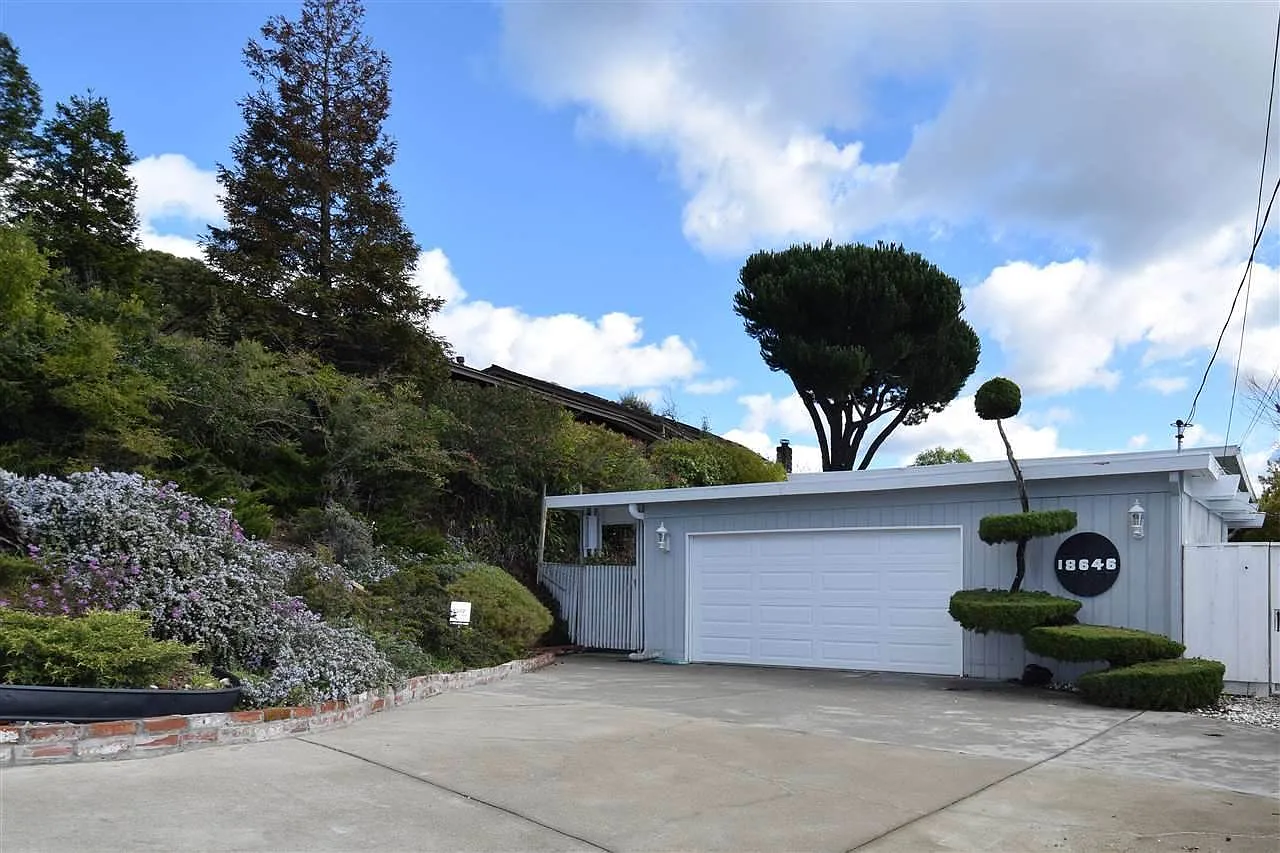 18646 Capricorn Ct photo 1