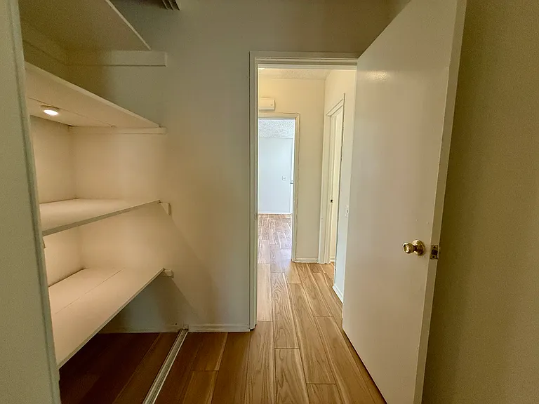 Vine Street Apartments — Photo 25