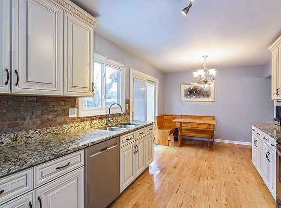 4th image of 855 Aspen Dr