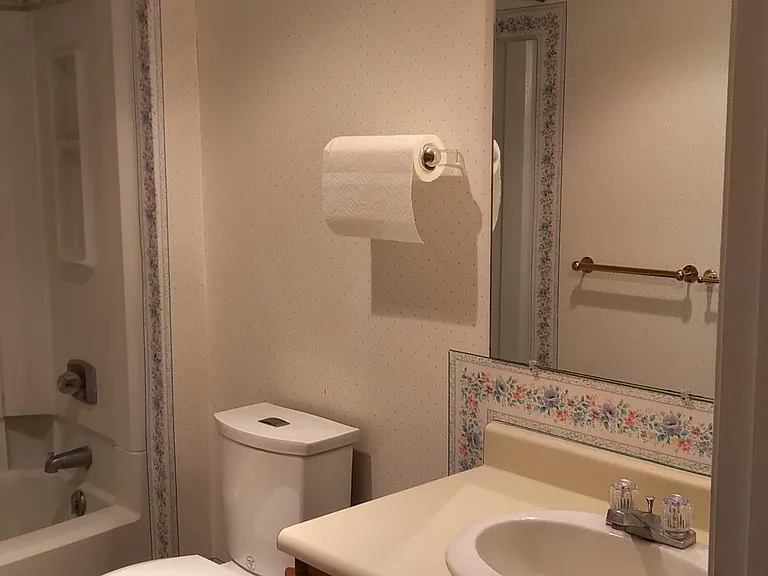 917 Madison St #109 — Photo 6