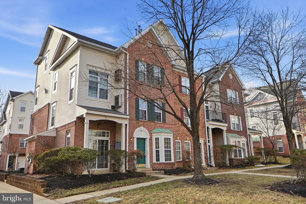 Building Photo - 9900 Sassafras Ln #111