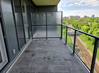 8 Manor Rd W #806, Toronto, ON M5P 1E7