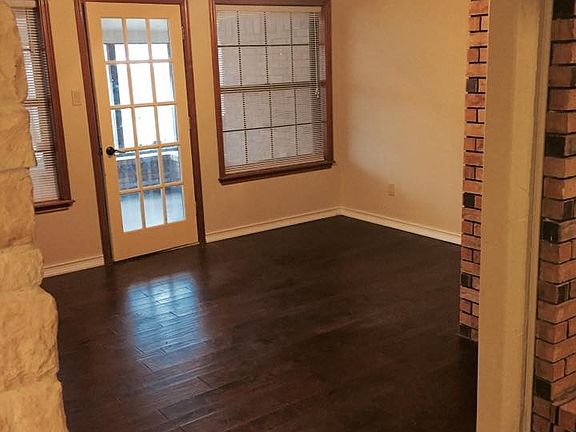 3rd image of 2410 Evergreen St