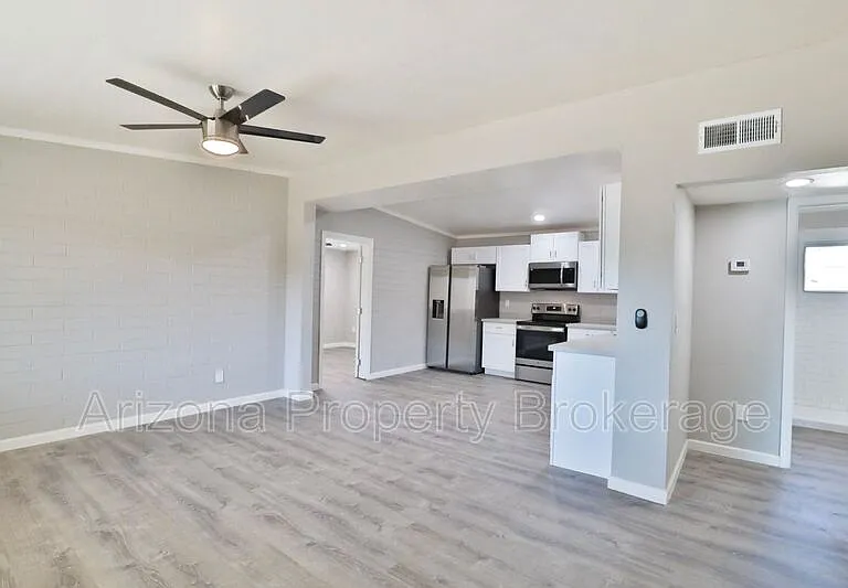1538 E Pierce St #B — Photo 1