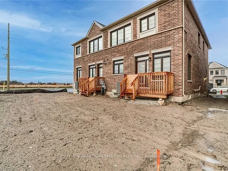 492 Bergamot Ave — Photo 33