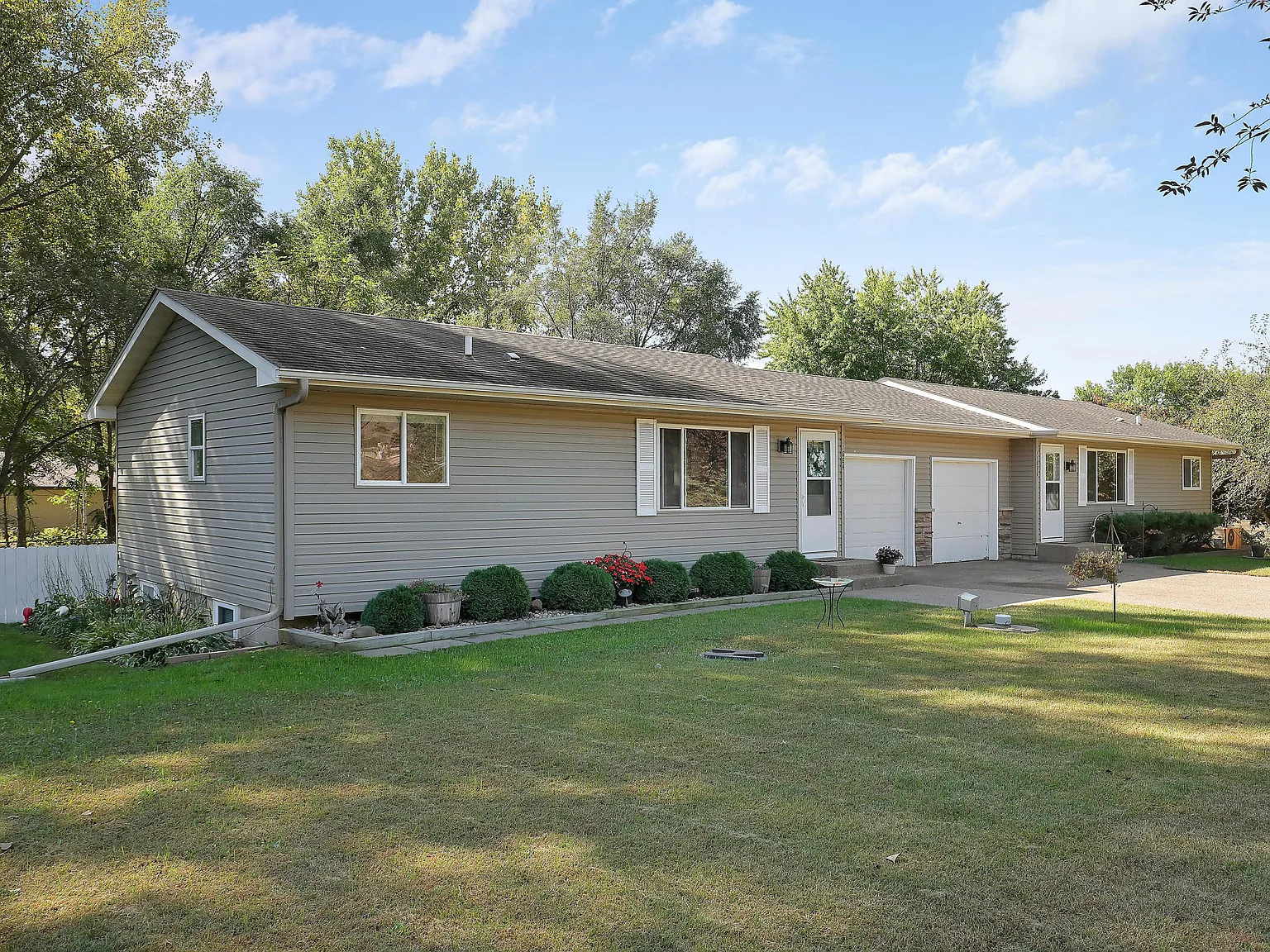 4 bed, 1600 sqft, $2,200 — Photo 2