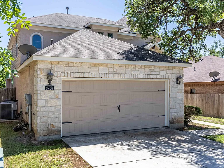 8730 Poppy Hls — Photo 3
